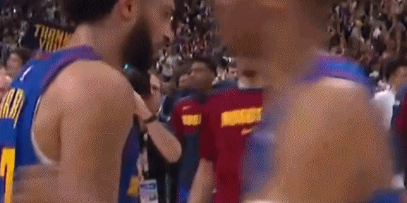 😅到底谁赢了？尼克斯战胜步行者赛后，哈利伯顿一脸微笑&amp;amp;amp;唐斯表情严肃